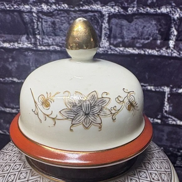 Andrea by Sadek Cream and Gold Ginger Jar - Picture 4 of 6